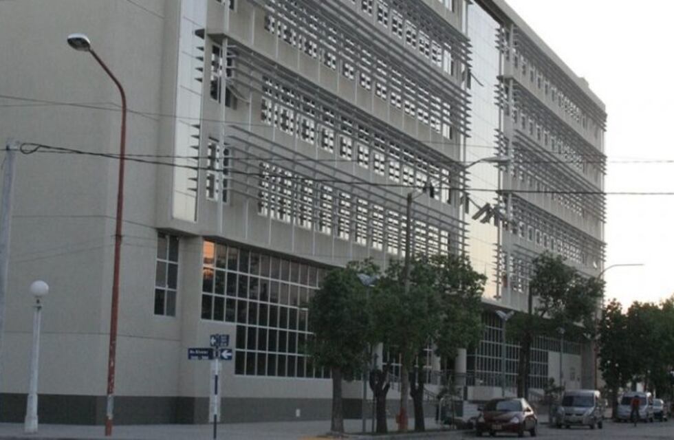 Fue a una audiencia en Tribunales, se descompuso y murió