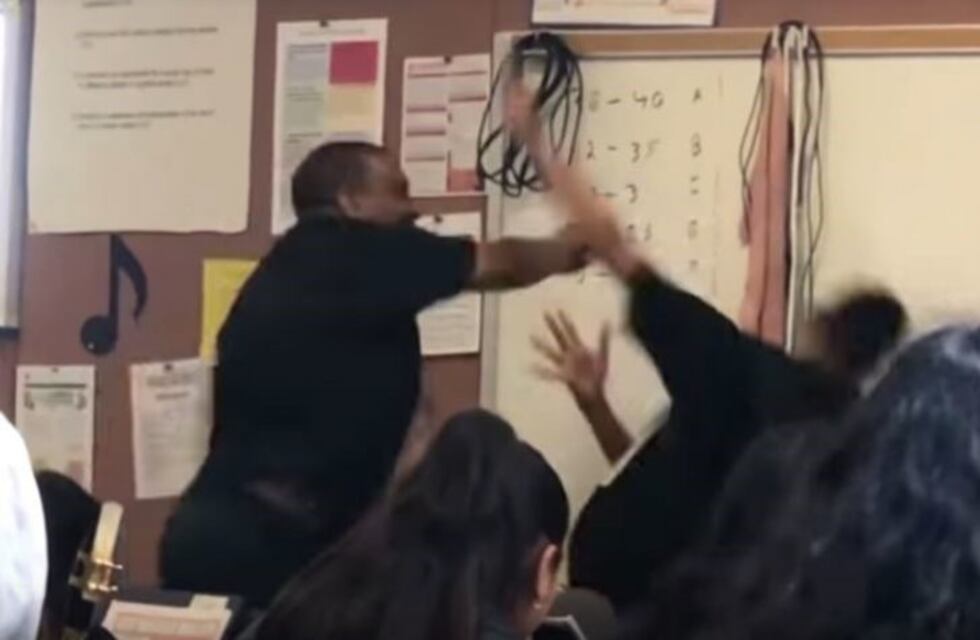 Juntaron 70 mil dolares para pagar la fianza de un profesor que le pegó a un alumno