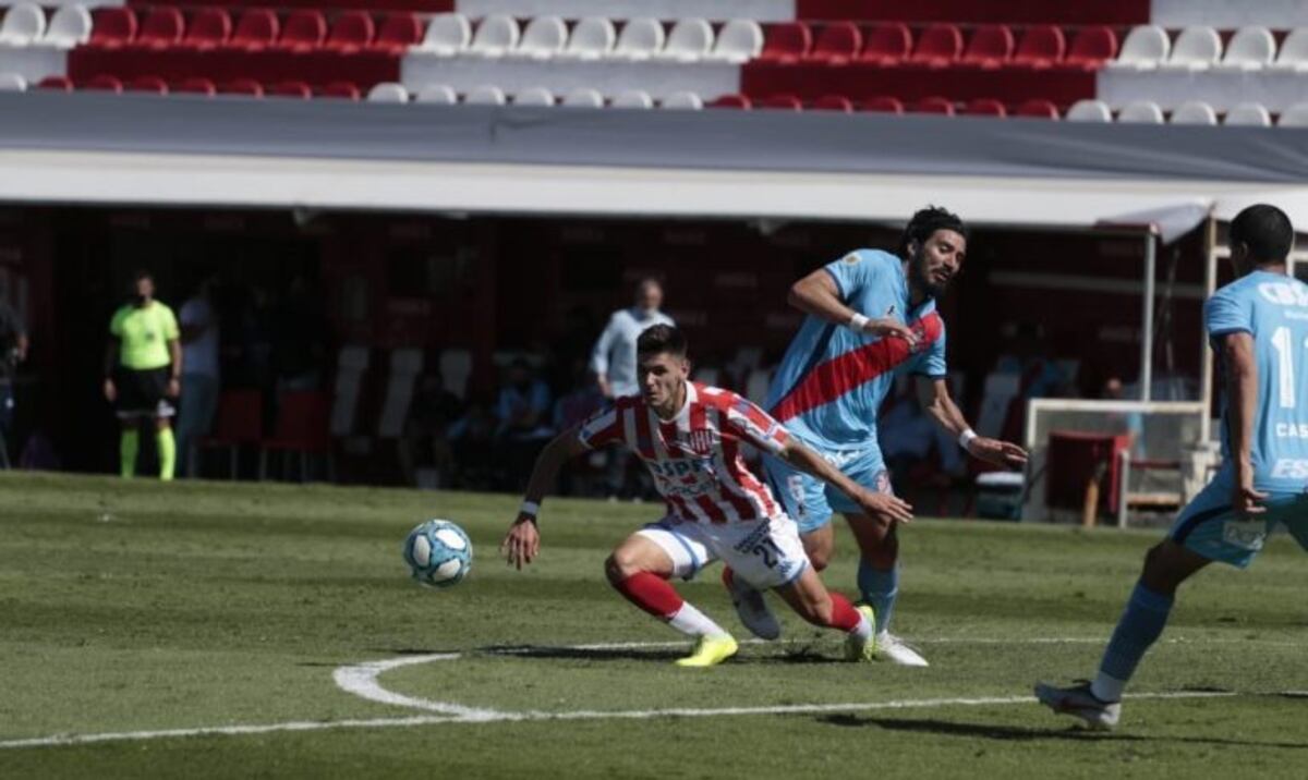 El cotejo se disputó a puertas cerradas en el Estadio 15 de Abril\u002E (@clubaunion)