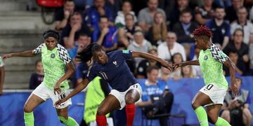 France's Kadidiatou Diani, middle, is challenged by Nigeria's Rita Chikwelu, right, as teammate Ngozi Ebere watches on during the Women's World Cup Group A soccer match between Nigeria and France at the Roazhon Park in Rennes, France, Monday, June 17, 2019\u002E (AP Photo/Vincent Michel)