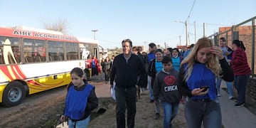 Capitanich presentó las nuevas unidades junto a vecinos de la zona sur\u002E (Prensa Municipio de Resistencia)