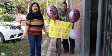 Abuelo salteño sorprende a su nietita\u002E (Web)