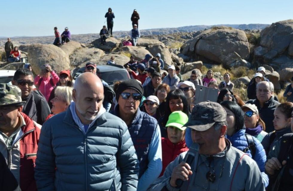 Los peregrinos van marchando hacia Cura Brochero