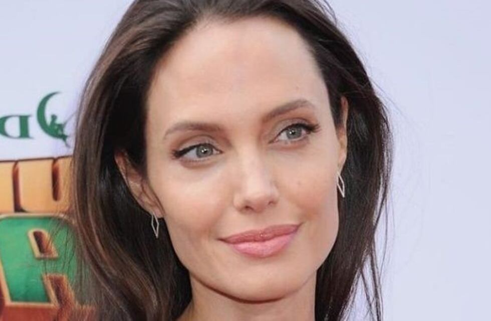 Fotografiaron a Angelina Jolie vendiendo galletas en una plaza