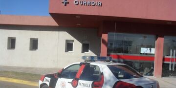 se le escapó un tiro cuando trasladaba un preso