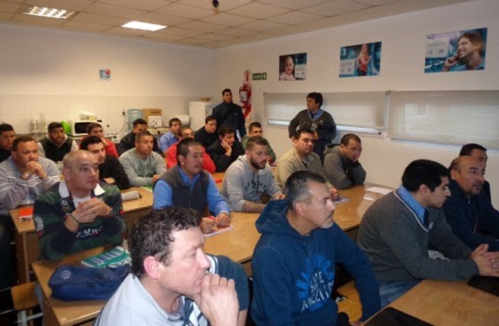 Conductores de La Mixta completaran el secundario en la empresa
