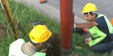 Los trabajadores municipales llevarán adelante las tareas para levantar las tapas de las columnas\u002E