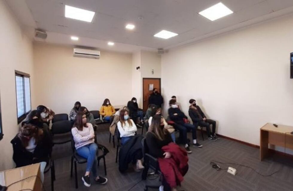 Los jóvenes de la fiesta clandestina en San Juan deberán donar zapatillas