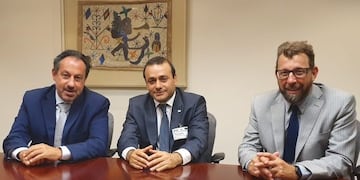 Oscar Herrera Ahuad con autoridades del BID en EE\u002EUU\u002E (Gobierno de Misiones)