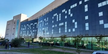 El adolescente, de 17 años, internado en el Hospital Pasteur en estado grave y con síndrome medular completo\u002E