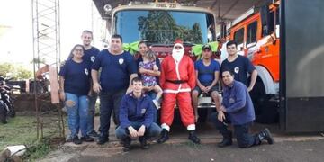 Bomberos voluntarios de San Pedro repartieron regalos a los niños de la ciudad\u002E