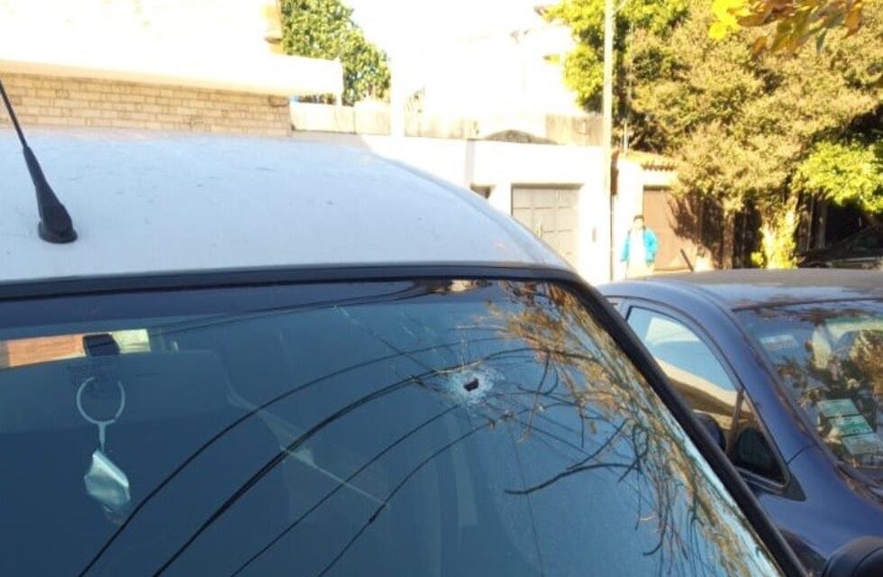 Al menos tres autos con disparos tras una balacera en la zona norte