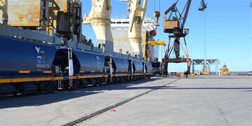 Casi 800 mil toneladas de granos y subproductos exportadas desde el puerto bahiense