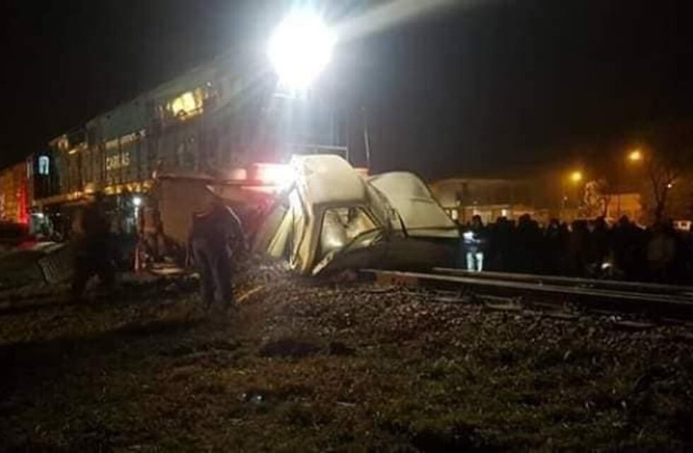 Un tren chocó una camioneta en Las Breñas