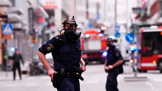 Police officers work at the scene where a truck crashed into the Ahlens department store at Drottninggatan in central Stockholm, April 7, 2017.n / AFP PHOTO / Jonathan NACKSTRAND