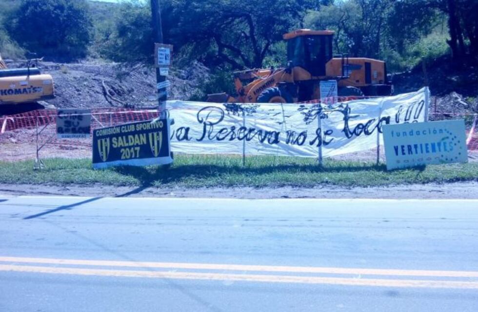 Saldán: acampe de vecinos que intentan impedir el avance de las obras del municipio