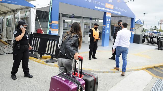 Testeos de COVID-19 en Ezeiza