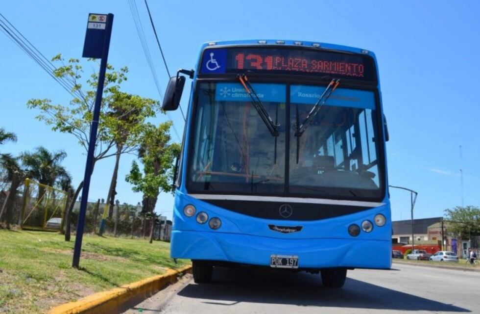 Poesía colectiva: esta semana se leerán textos de artistas rosarinos en el transporte urbano