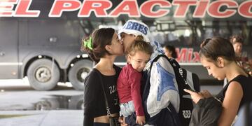 Los hinchas de Talleres salieron este lunes 11 de febrero desde la Terminal de Ómnibus para alentar al Matador en su partido contra San Pablo\u002E