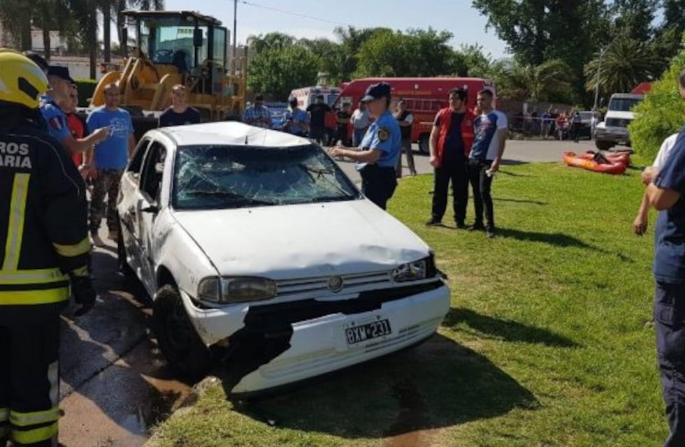 Villa María: cayó un auto al río y murió una joven