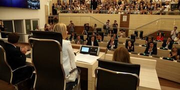 Los ediles estrenaron el nuevo recinto antes del recambio\u002E (@DanielaLeonTW)