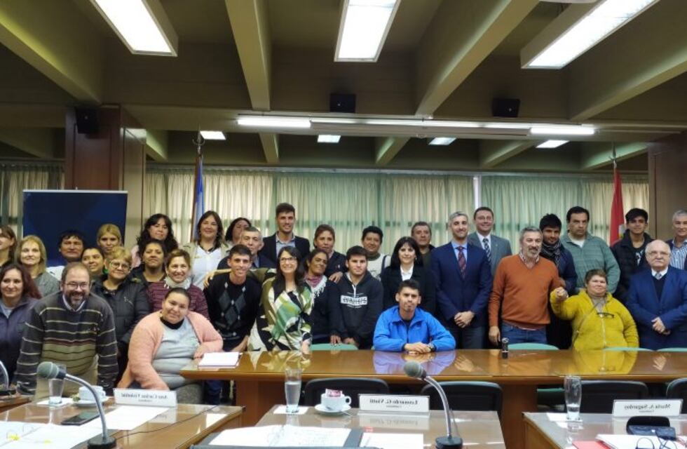 Adultos de la escuela primaria van a poder tramitar su primera licencia de conducir