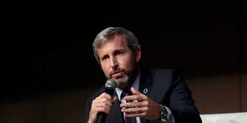 Rogelio Frigerio, Argentina's interior minister, speaks during the Institute of Argentine Finance Executives (IAEF) Annual Conference in Buenos Aires, Argentina, on Tuesday, June 6, 2017\u002E Founded in 1967, the Institute is composed of executives, directors and managers of companies and institutions from the areas of Finance, Administration, Planning, Management Control, Treasury, Accounting and Purchasing\u002E Photographer: Sarah Pabst/Bloomberg ciudad de buenos aires Rogelio Frigerio conferencia en el instituto argentino de finanzas 34 Congreso del IAEF