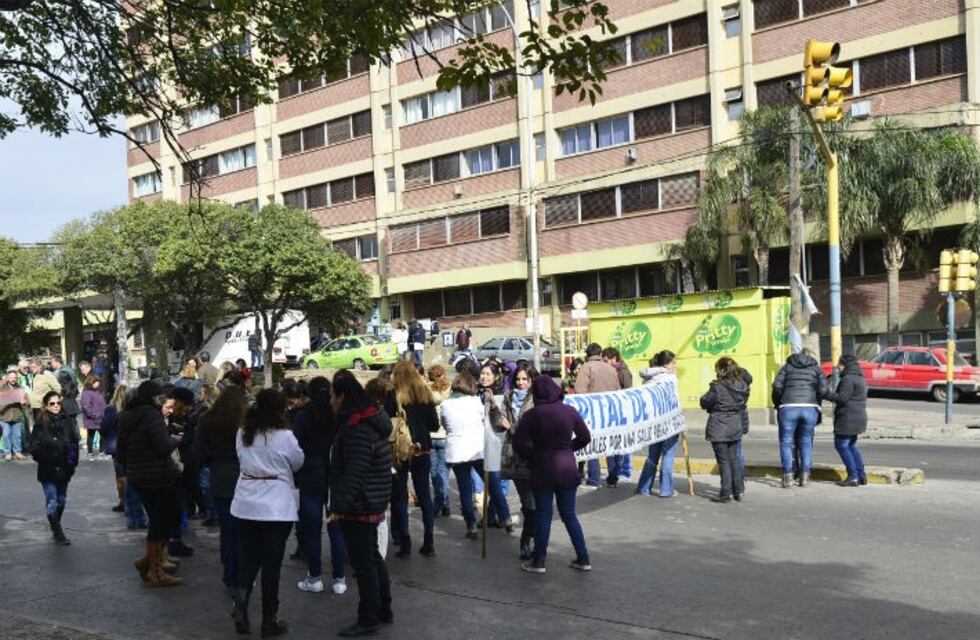 Hospitales vuelven a la carga por el personal