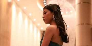 Ciara Gan la joven de 17 años que diseñó, cosió y pintó a mano su vestido de graduación
