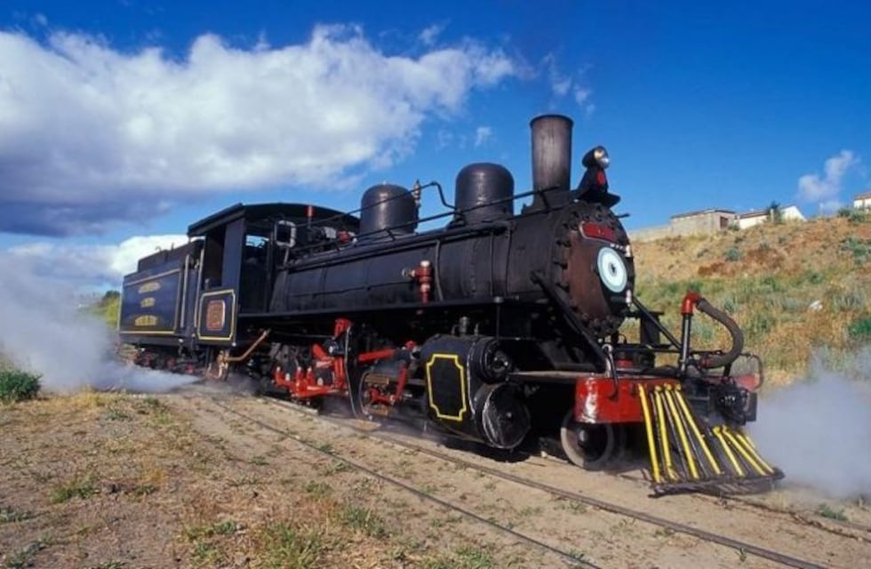 El legendario tren La Trochita vuelve a rodar en Río Negro