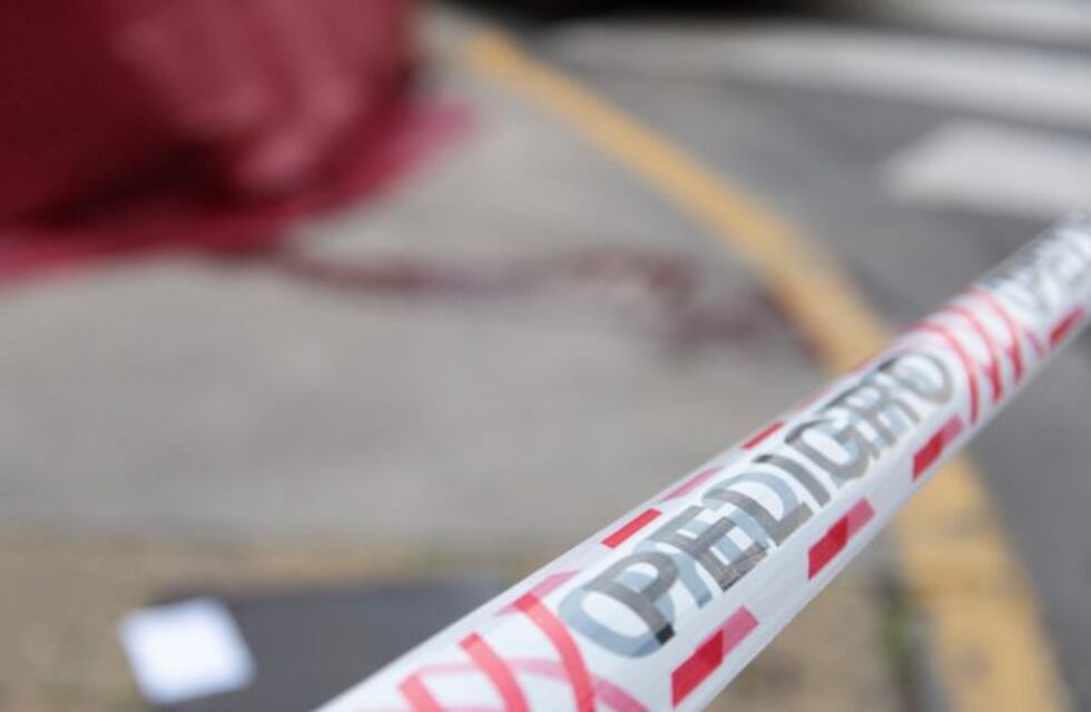 Arrojaron desde un auto el cuerpo sin vida de un joven de unos 25 años