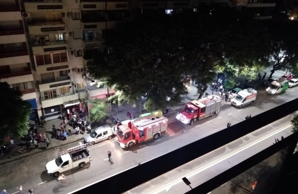 Vecinos atemorizados en Paseo Pellegrini filmaron un principio de incendio