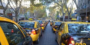 Taxistas de Mendoza en alerta: piden un 74% de aumento