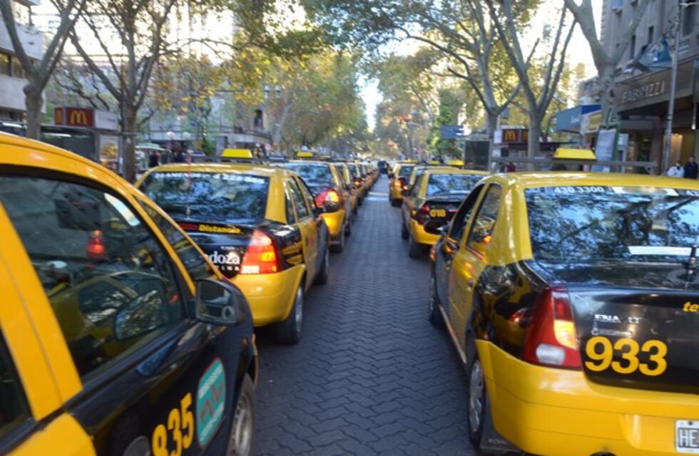 Taxistas de Mendoza en alerta: piden un 74% de aumento