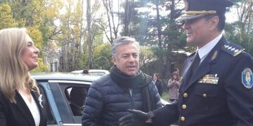 La vicegobernadora Laura Montero, esperu00f3 y recibiu00f3 a Cornejo en su tierra natal.