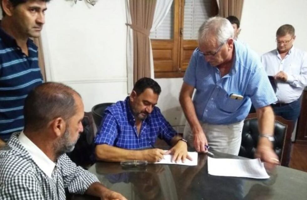 Los municipales aceptaron la oferta salarial y levantaron el paro