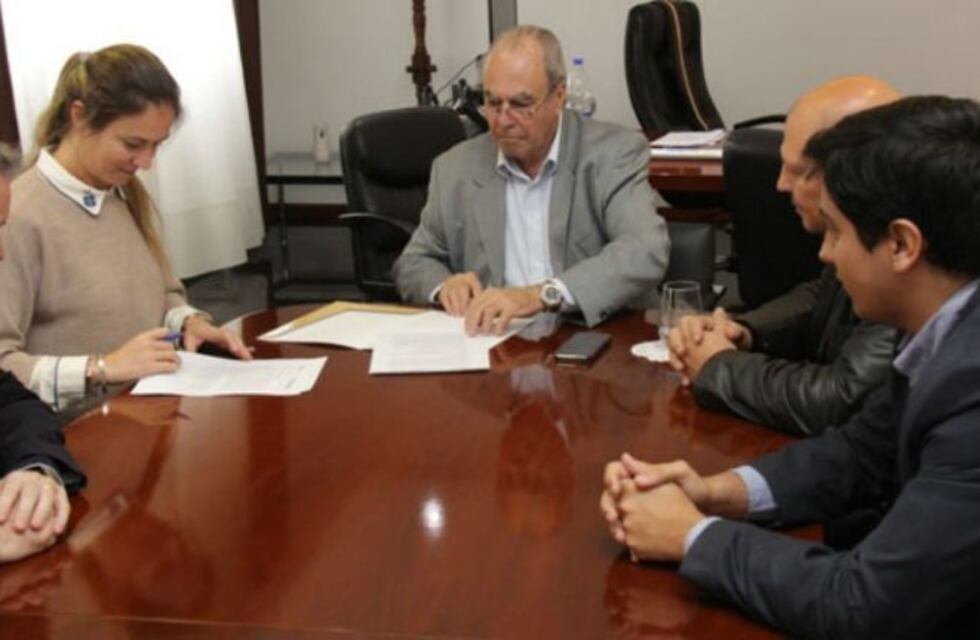 Firmaron un convenio para realizar obras en más de 40 escuelas rurales