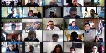 Se realizó una videoconferencia en la que\nel proyecto de Presupuesto Nacional 2021 que se trabaja en el Congreso fue presentado por Legisladores Nacionales por Santa Cruz y miembros del Gabinete provincial\u002E