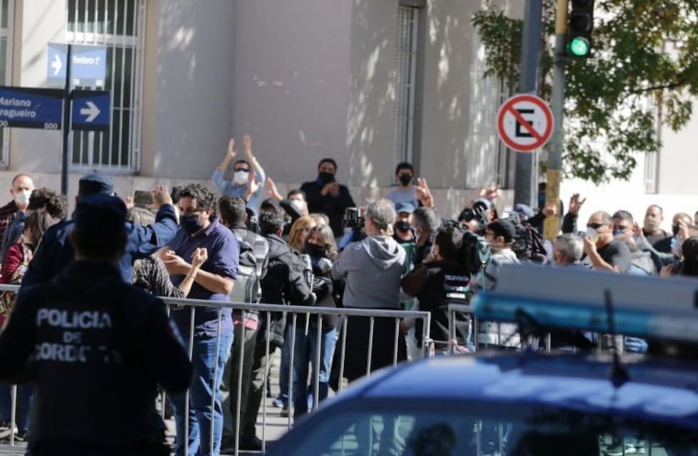 Aprobaron la reducción salarial y de la jornada laboral de los municipales de Córdoba