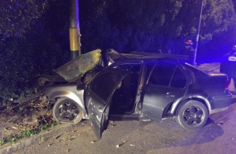 Un accidente de tránsito dejó a dos muertos y tratan de verificar si hubo un segundo auto involucrado