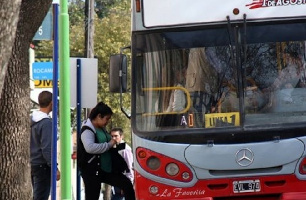 Paro de transporte: una sola línea adhirió a la medida