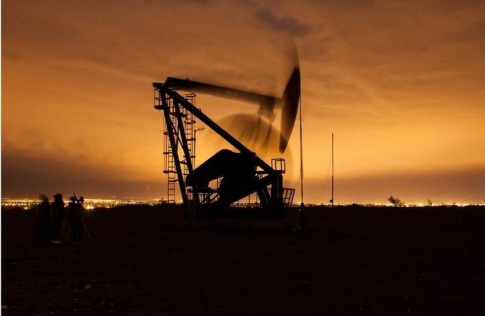 Llugdar destacó los acuerdos de tránsito de petroleros entre Chubut y Santa Cruz