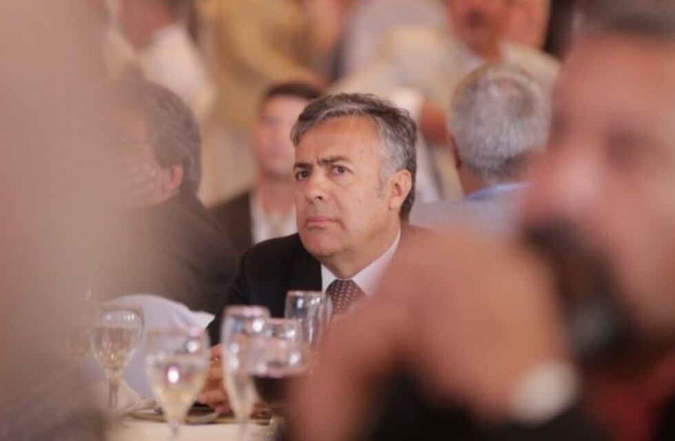 Cornejo: "No sé qué esconden", refiriéndose a los intendentes del PJ