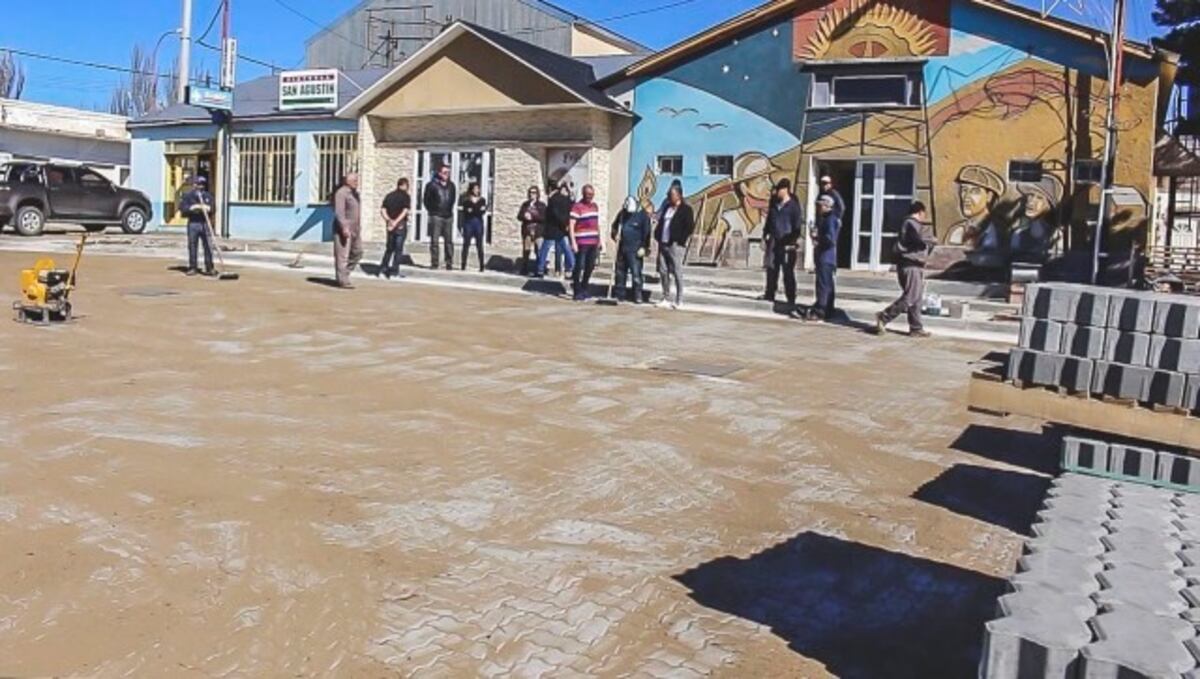 Soloaga visitó la ex proveeduría de YPF y el acceso al auditórium