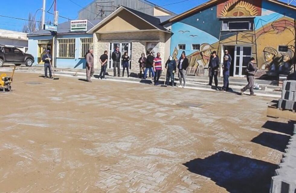 Soloaga visitó la ex proveeduría de YPF y el acceso al auditórium