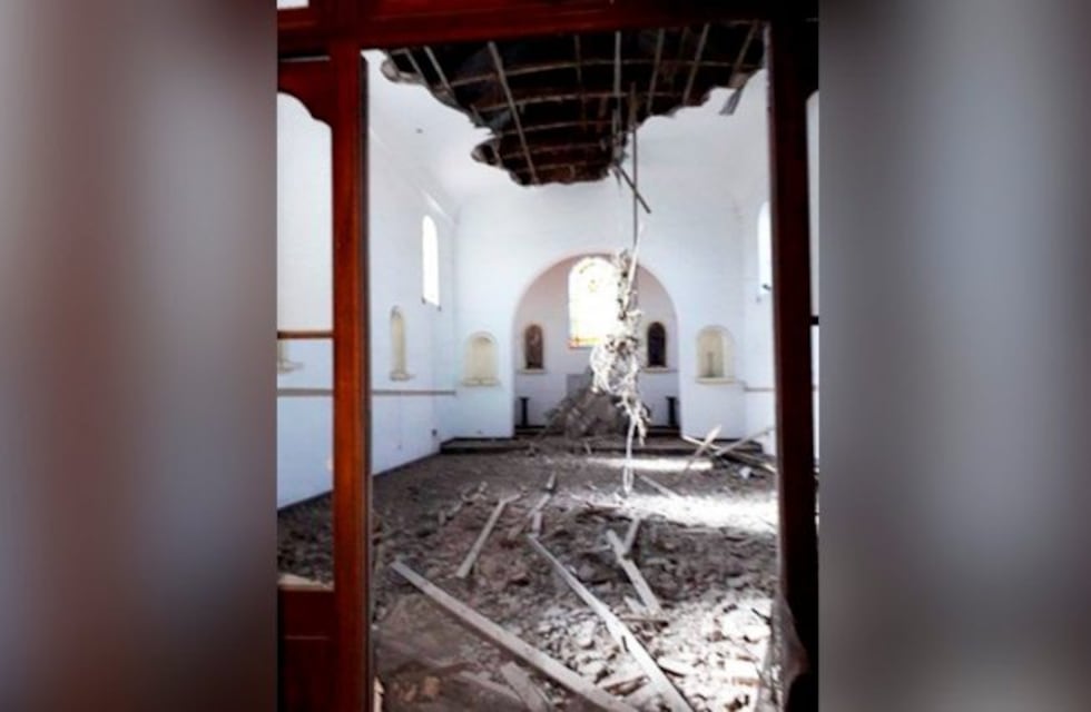 Se cayó el cielorraso de un templo en Trenel y el cura dijo que "Dios está enojado"