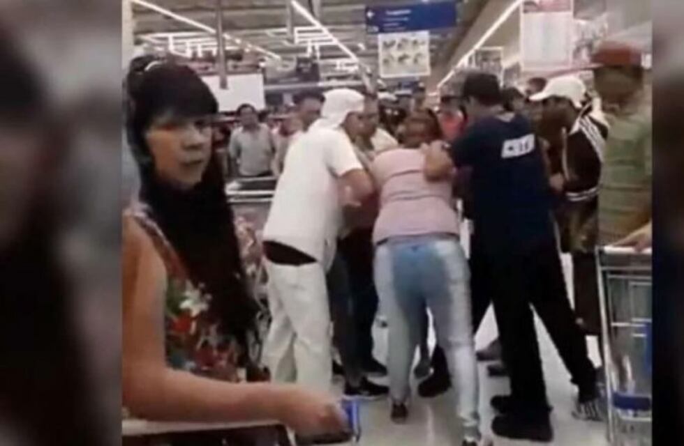 Desesperación y violencia en José C. Paz por conseguir una bandeja de milanesas en oferta