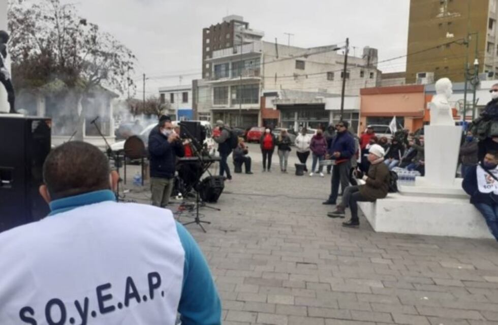 Trabajadores de la administración pública se manifestación por sueldos atrasados
