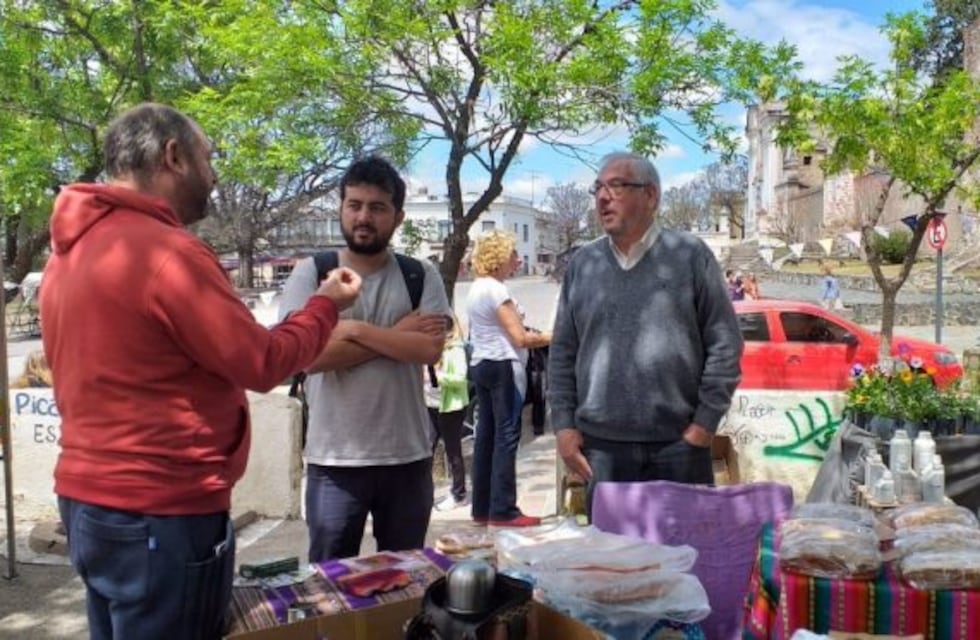 Eduardo Fernández visitó el mercado de productos agroecológicos de Alta Gracia