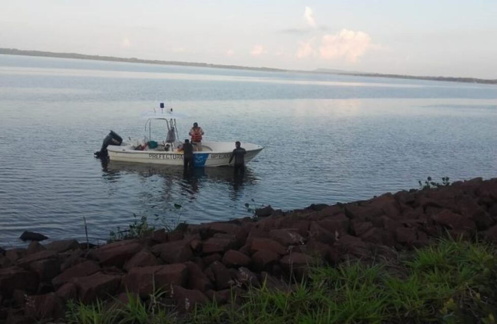 Nadaba junto a sus amigos y no volvió a salir: lo encontraron ahogado en el Paraná